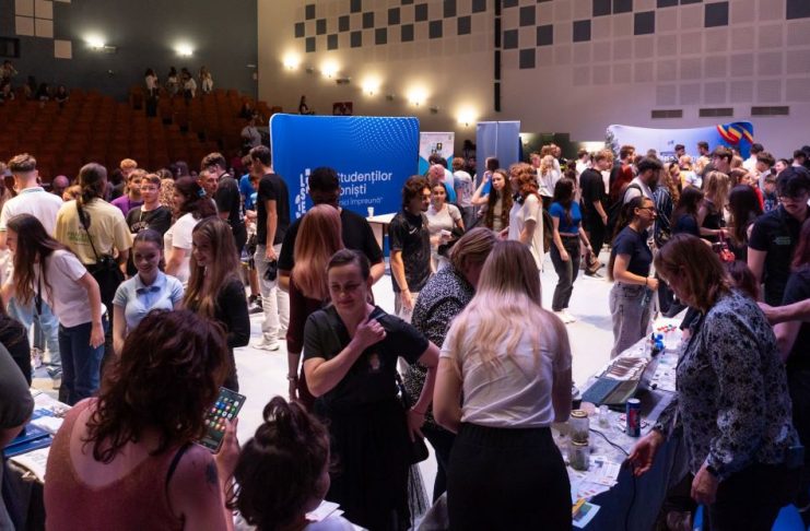 18 facultăți prezente la Târgul Educațional Focșani. Sala Balada, plină de elevi interesați de oferta universitară
