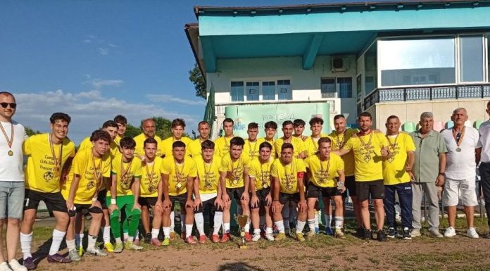 Fotbal: Victoria Gugești a câștigat Cupa României, faza județeană / Campioanele județene la juniori, premiate de AJF