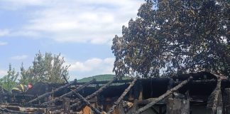 FOTO Apel la solidaritate / O familie din Poiana Cristei a rămas pe drumuri în urma unui incendiu