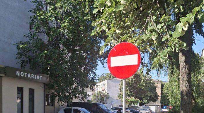 În atenția șoferilor: Noi reglementări rutiere pentru accesul în parcarea de pe strada Plevnei din Focșani