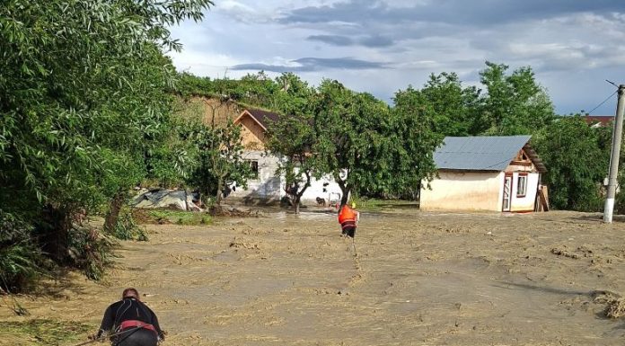 Autoritățile județene în alertă, în urma avertizărilor de furtună și inundații