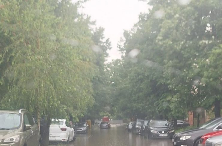 Meteo: ploi, vânt, grindină, vijelii, astăzi și mâine