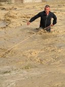 Pompierii intervin și astăzi în urma ploilor torențiale de sâmbătă / 12 persoane evacuate dintr-o locuință inundată 2 inundatii tamboesti