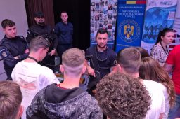Jandarmeria Vrancea, alături de elevi la Târgul Educațional Focșani 2026 1 jandarmi elevi 2