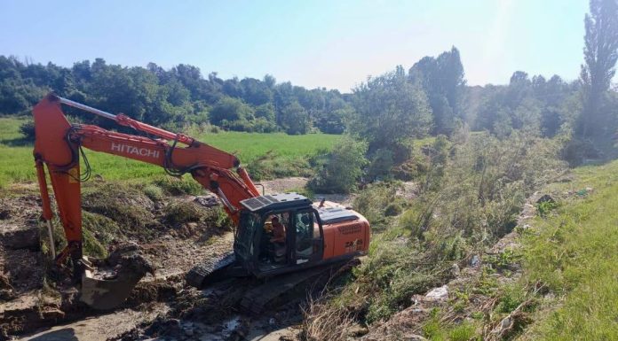 FOTO Lucrări de refacere și apărare în albia pârâului Slimnic, după inundațiile din această lună