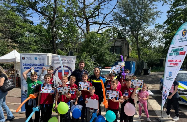 FOTO Polițiștii, alături de copii de 1 Iunie