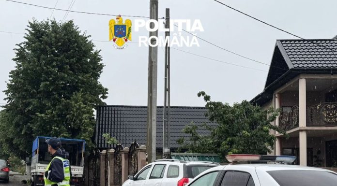 Razii în Tâmboești și Slobozia Bradului / Polițiștii sunt sprijiniți de jandarmi și reprezentanți de la alte instituții de control
