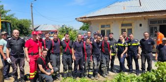 VIDEO-FOTO Momentul salvării fetiței căzute la 8 metri adâncime 4 pompieri