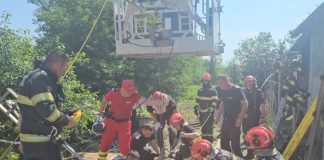 FOTO Mobilizare pentru salvarea fetiței de 8 ani, căzută la o adâncime de 8 metri / Misiune încheiată cu succes!