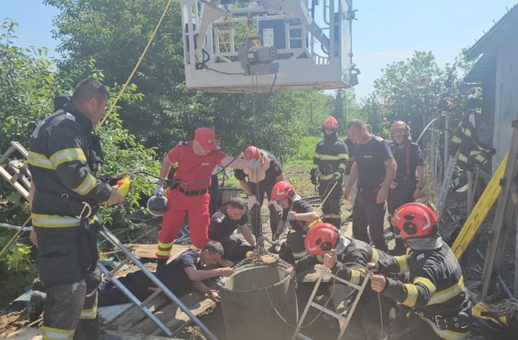 FOTO Mobilizare pentru salvarea fetiței de 8 ani, căzută la o adâncime de 8 metri / Misiune încheiată cu succes!