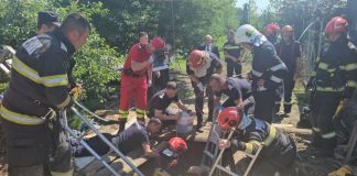Acțihne de salvare a unei persoane prinse sub un mal de pământ