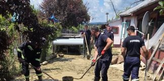 FOTO Continuă misiunile pompierilor pentru înlăturarea efectelor inundațiilor