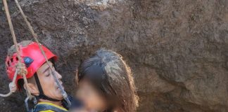 VIDEO-FOTO Momentul salvării fetiței căzute la 8 metri adâncime