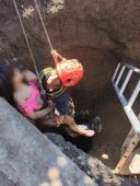 VIDEO-FOTO Momentul salvării fetiței căzute la 8 metri adâncime 2 salvare fetita rachitosu