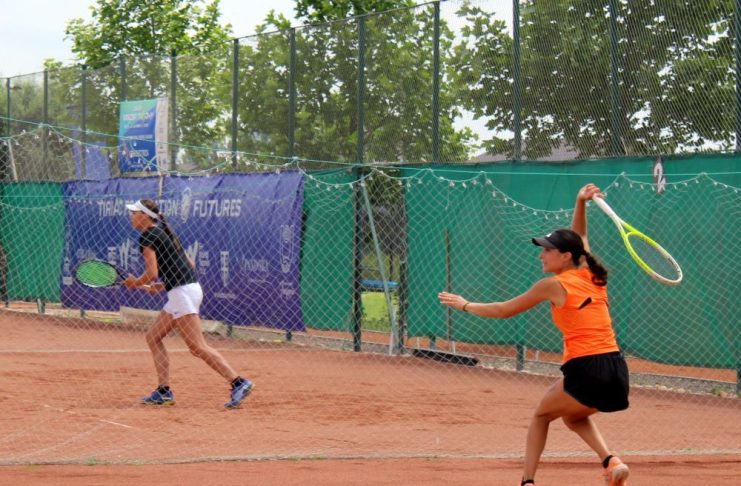 Turneul Internațional de tenis de câmp, de la Focșani: sâmbătă, finala probei de dublu și semifinalele la simplu