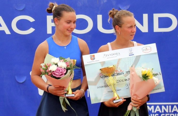 Tenis de câmp, Turneul Internațional de la Focșani: câștigătoarele la dublu, premiate, mâine e finala la simplu