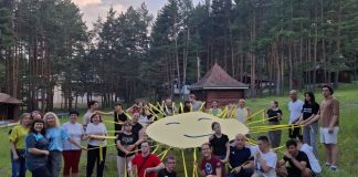 FOTO „În drum spre SOARE, cu rucsacul în spinare” – trei zile de interculturalitate, incluziune, voluntariat și reziliență prin conectarea cu natura