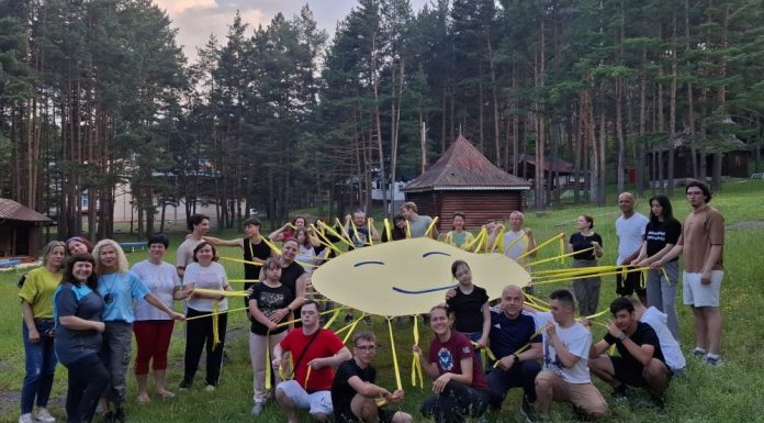 FOTO „În drum spre SOARE, cu rucsacul în spinare” – trei zile de interculturalitate, incluziune, voluntariat și reziliență prin conectarea cu natura