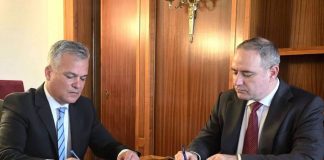 Adrian Veștea a depus în Parlament programul de guvernare și lista de miniștri / AUR va avea voturile decisive