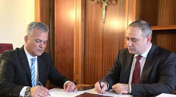 Adrian Veștea a depus în Parlament programul de guvernare și lista de miniștri / AUR va avea voturile decisive