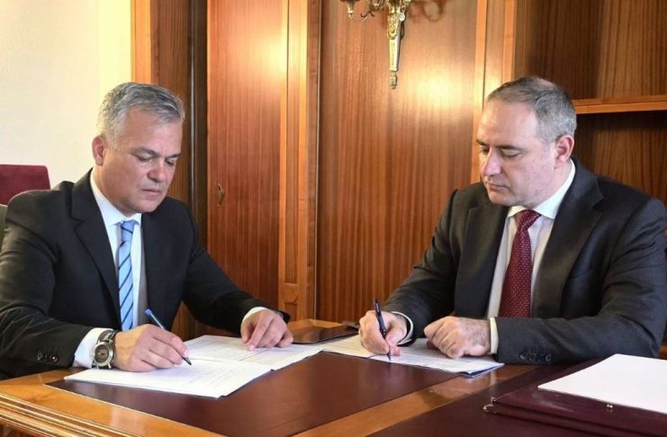 Adrian Veștea a depus în Parlament programul de guvernare și lista de miniștri / AUR va avea voturile decisive