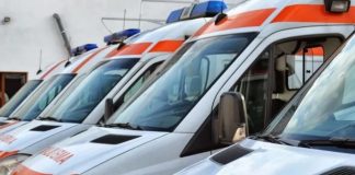 Ambulanță lovită de o mașină pe o stradă din Focșani. Acordați prioritate ambulanței în trafic, fiecare minut contează!