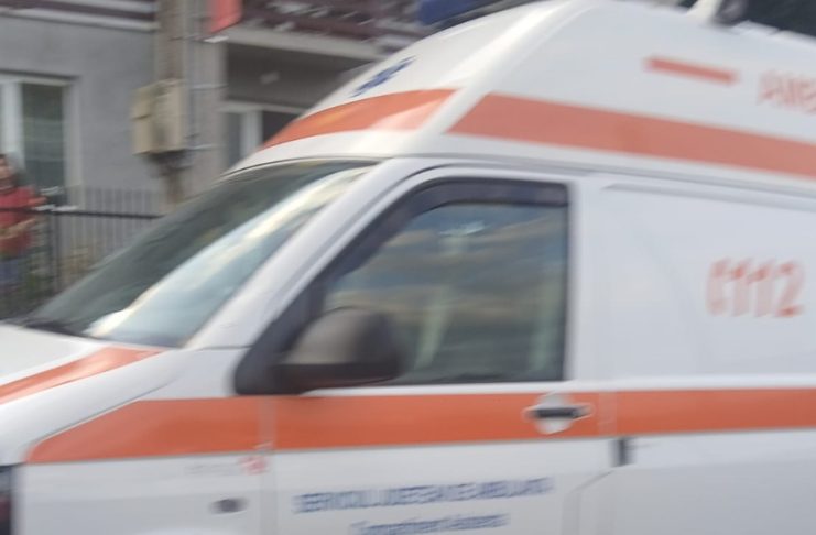 Fetiță de 5 ani lovită de o mașină