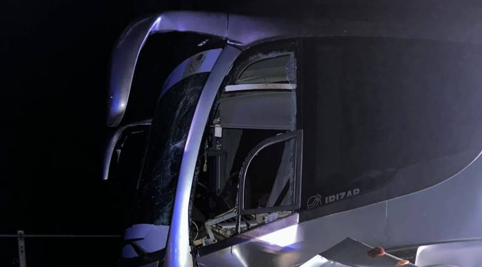 Un autoturism a intrat în coliziune cu un autobuz pe DN2D, lângă Vidra