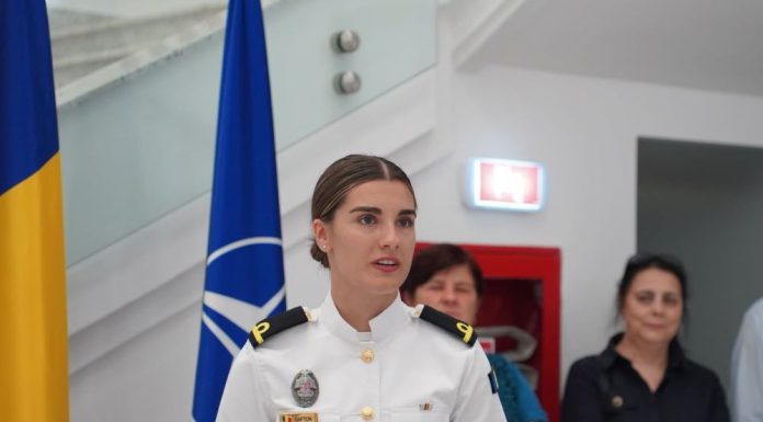 Adjudeanca Ana Maria Gafton a debutat în cariera de comandă a Forțelor Navale Române / Ea a absolvit Academia Navală a SUA