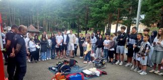 Pompierii vrânceni, cursuri de prim ajutor cu copiii din Centrul de Agrement Gălăciuc