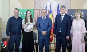 FOTO Excelența în educație, premiată în Vrancea: 41 de elevi din mediul rural, recompensați pentru performanțele obținute la Evaluarea Națională 2 elevi rural premii 1