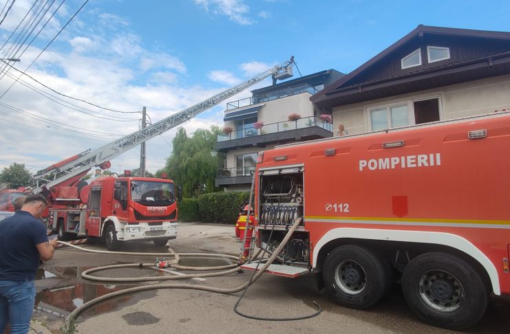 Incendiu în Focșani, la mansarda unui bloc