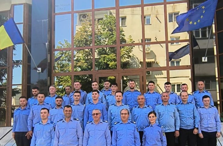 Jandarmi vrânceni înaintați în grad / Un jandarm montan care a intervenit la incendiul din Rucăreni, recompensat de MAI cu Diploma de Merit