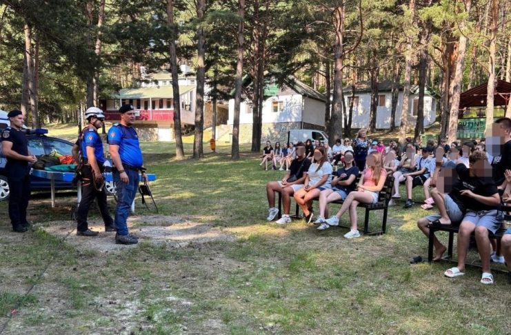 FOTO Activități de combatere a consumului de droguri la Gălăciuc, cu elevi din Moldova și Ucraina