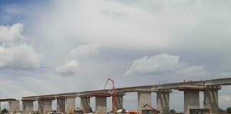 VIDEO Se lucrează intens la un pasaj de 1,2 km peste calea ferată, parte din Autostrada Moldovei