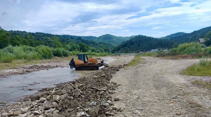 FOTO Lucrări de stabilizare a cursului Rm. Sărat, în zona Jitia