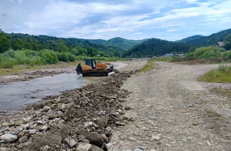 FOTO Lucrări de stabilizare a cursului Rm. Sărat, în zona Jitia