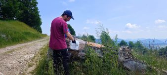 FOTO Voluntarii ACDB au început marcarea traseului de ciclism montan din Parcul Natural Putna 2 marcaj trasee 1