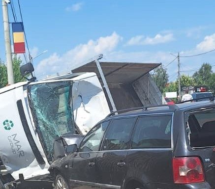 Un tânăr rănit grav în accidentul de la Golești