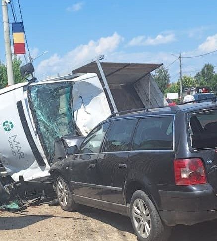 Un tânăr rănit grav în accidentul de la Golești