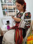 Eleve din Vrancea, premiate pentru promovarea meșteșugului încondeierii ouălor, la un festival internațional de folclor 3 mestesuguri 2