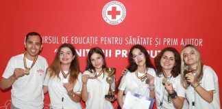FOTO Echipajul Liceului Slavici din Panciu, campion național la concursul ”Sanitarii pricepuți”