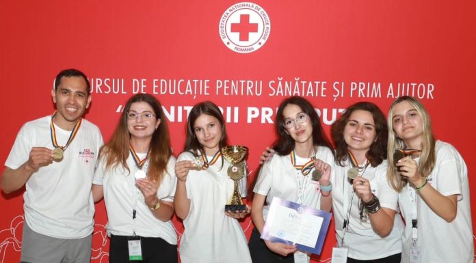 FOTO Echipajul Liceului Slavici din Panciu, campion național la concursul ”Sanitarii pricepuți”