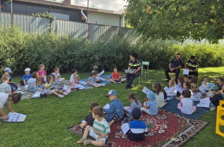 FOTO Polițiștii de la Siguranță Școlară, din nou în mijlocul celor mici! Educație prin joc pentru o copilărie fără bullying