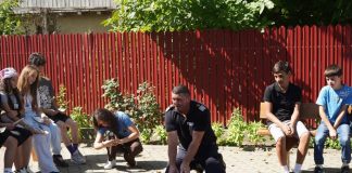 FOTO Pompierii vrânceni, alături de copiii din comuna Gura Caliței
