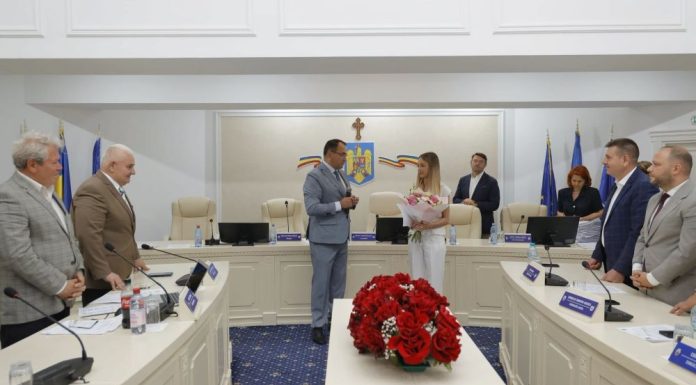 Singura absolventă de 10 a examenului de bacalaureat din acest an din Focșani, premiată de Consiliul Local