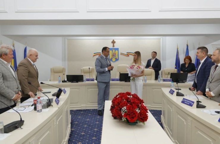 Singura absolventă de 10 a examenului de bacalaureat din acest an din Focșani, premiată de Consiliul Local
