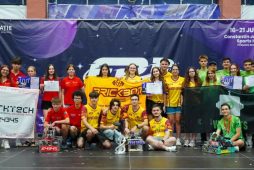 Echipa BrickBot de la Colegiul Unirea a obținut titlul de Event Winning Alliance la competiția FIRST Robotics Initiative 3 premiu brickbot