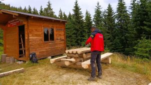 FOTO Lucrări de întreținere a traseelor turistice efectuate de Salvamont Vrancea 2 salvamont vrancea 1