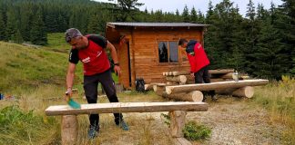 FOTO Lucrări de întreținere a traseelor turistice efectuate de Salvamont Vrancea